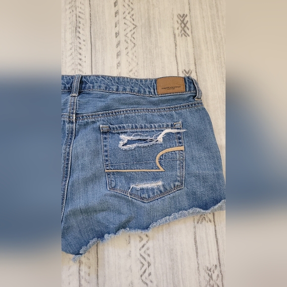 American Eagle Tomgirl distressed shortie jean shorts Size 10 - Picture 5 of 16